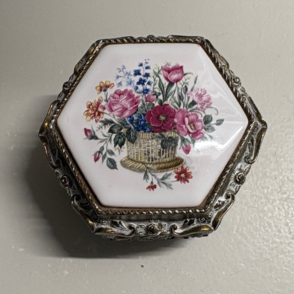 Free Floral Hexagonal Trinket Music Box